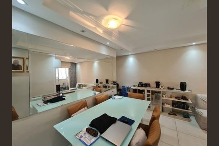 Apartamento à venda com 62m², 2 quartos e 1 vagaSala