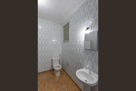 Banheiro 2 de casa para alugar com 3 quartos, 250m² em Vila Carminha, Campinas