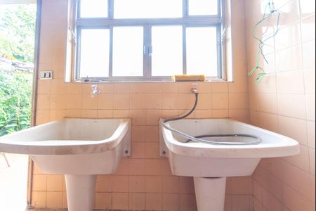 Casa à venda com 385m², 4 quartos e 3 vagas Casa à venda com 385m², 4 quartos e 3 vagasÁrea de Serviço