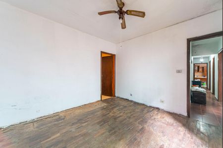 Casa à venda com 385m², 4 quartos e 3 vagas Casa à venda com 385m², 4 quartos e 3 vagasQuarto 3