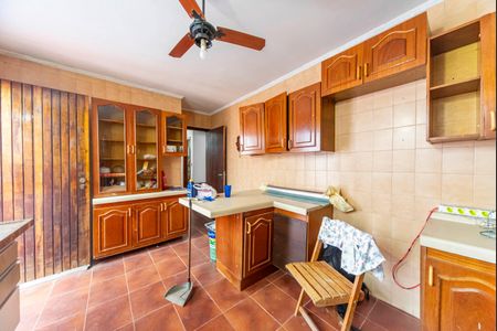 Casa à venda com 385m², 4 quartos e 3 vagas Casa à venda com 385m², 4 quartos e 3 vagasCozinha