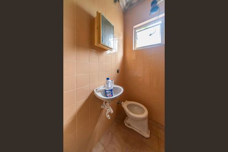 Casa à venda com 385m², 4 quartos e 3 vagas Casa à venda com 385m², 4 quartos e 3 vagasBanheiro de serviço