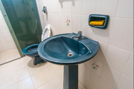 Casa à venda com 385m², 4 quartos e 3 vagas Casa à venda com 385m², 4 quartos e 3 vagasBanheiro Social