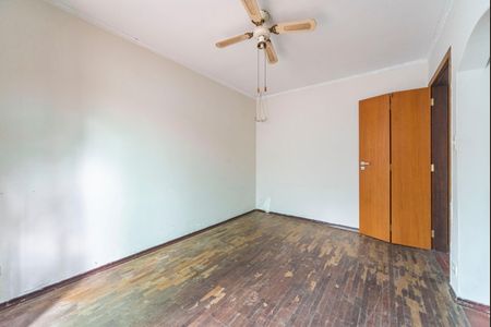 Casa à venda com 385m², 4 quartos e 3 vagas Casa à venda com 385m², 4 quartos e 3 vagasSala de TV