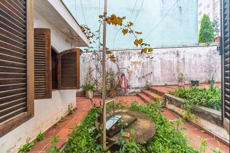 Casa à venda com 385m², 4 quartos e 3 vagas Casa à venda com 385m², 4 quartos e 3 vagasVista do Quarto 3