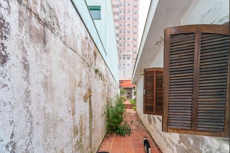 Casa à venda com 385m², 4 quartos e 3 vagas Casa à venda com 385m², 4 quartos e 3 vagasCorredor