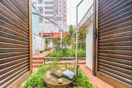 Casa à venda com 385m², 4 quartos e 3 vagas Casa à venda com 385m², 4 quartos e 3 vagasVista do Quarto 1