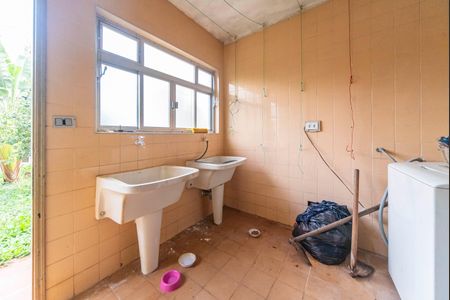 Casa à venda com 385m², 4 quartos e 3 vagas Casa à venda com 385m², 4 quartos e 3 vagasÁrea de Serviço