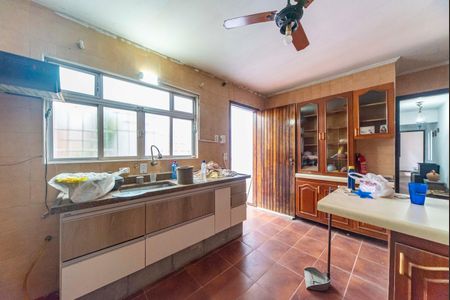 Casa à venda com 385m², 4 quartos e 3 vagas Casa à venda com 385m², 4 quartos e 3 vagasCozinha