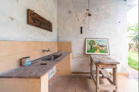 Casa à venda com 385m², 4 quartos e 3 vagas Casa à venda com 385m², 4 quartos e 3 vagasJardim e quintal