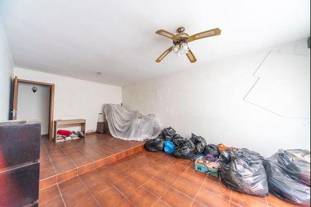 Casa à venda com 385m², 4 quartos e 3 vagas Casa à venda com 385m², 4 quartos e 3 vagasSala