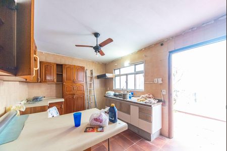 Casa à venda com 385m², 4 quartos e 3 vagas Casa à venda com 385m², 4 quartos e 3 vagasCozinha