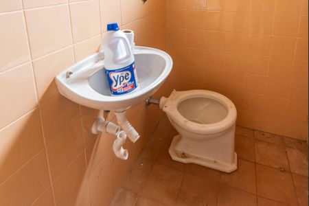 Casa à venda com 385m², 4 quartos e 3 vagas Casa à venda com 385m², 4 quartos e 3 vagasBanheiro de serviço