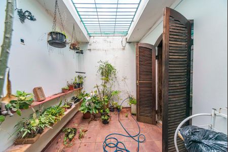 Casa à venda com 385m², 4 quartos e 3 vagas Casa à venda com 385m², 4 quartos e 3 vagasJardim de inverno