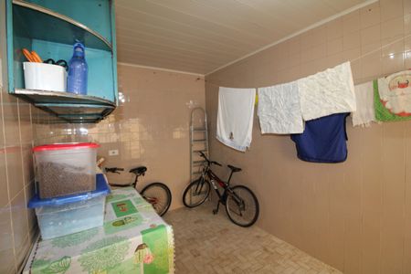 Casa à venda com 120m², 4 quartos e 4 vagasCasa 1 - Área de Serviço