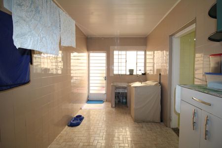 Casa à venda com 120m², 4 quartos e 4 vagasCasa 1 - Área de Serviço