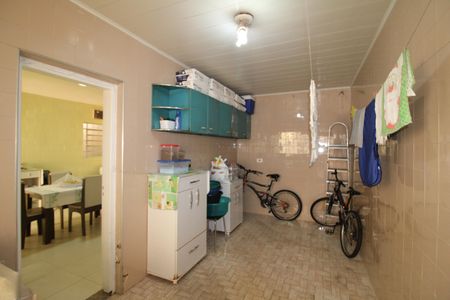 Casa à venda com 120m², 4 quartos e 4 vagasCasa 1 - Área de Serviço