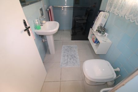 Casa à venda com 120m², 4 quartos e 4 vagasCasa 1 - Banheiro de Serviço