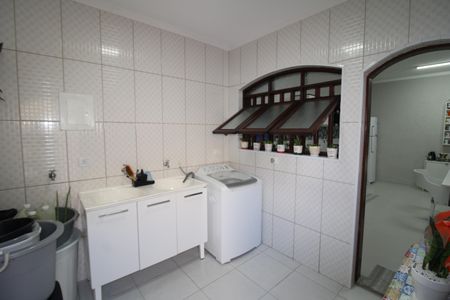 Casa à venda com 120m², 4 quartos e 4 vagasCasa 2 - Área de Serviço