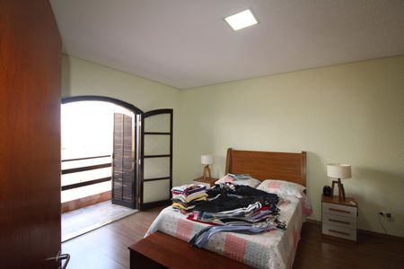 Casa à venda com 120m², 4 quartos e 4 vagasCasa 2 - Suíte