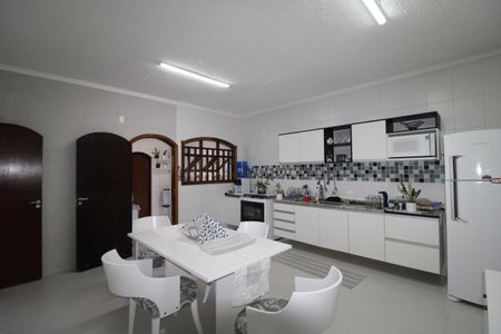 Casa à venda com 120m², 4 quartos e 4 vagasCasa 2 - Cozinha