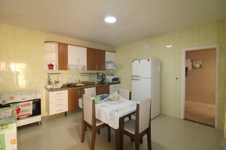 Casa à venda com 120m², 4 quartos e 4 vagasCasa 1 - Cozinha