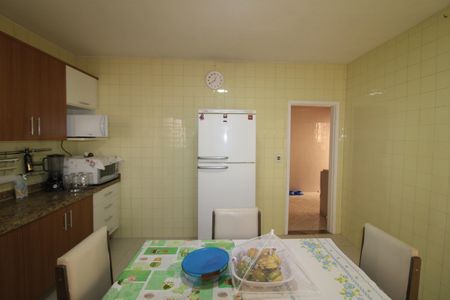 Casa à venda com 120m², 4 quartos e 4 vagasCasa 1 - Cozinha
