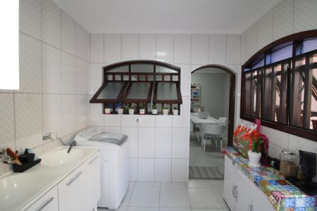 Casa à venda com 120m², 4 quartos e 4 vagasCasa 2 - Área de Serviço