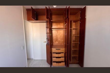 Apartamento à venda com 48m², 2 quartos e 1 vagaQuarto 2 - Armários