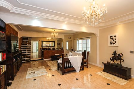 Casa à venda com 229m², 4 quartos e 3 vagasSala