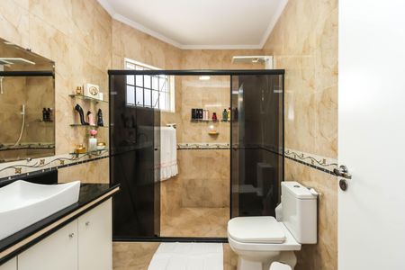 Casa à venda com 229m², 4 quartos e 3 vagasBanheiro da Suíte 4