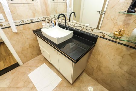 Casa à venda com 229m², 4 quartos e 3 vagasBanheiro da Suíte 4