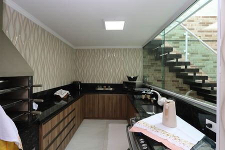 Casa à venda com 229m², 4 quartos e 3 vagasCozinha 2