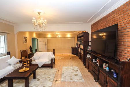 Casa à venda com 229m², 4 quartos e 3 vagasSala