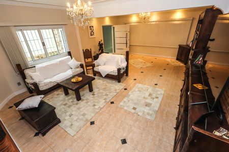 Casa à venda com 229m², 4 quartos e 3 vagasSala