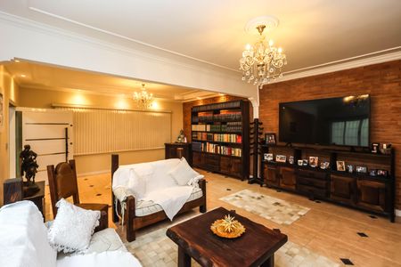 Casa à venda com 229m², 4 quartos e 3 vagasSala