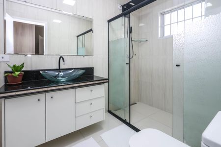 Casa à venda com 229m², 4 quartos e 3 vagasBanheiro da Suíte 1