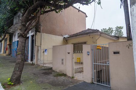 Casa à venda com 165m², 2 quartos e 1 vaga Casa à venda com 165m², 2 quartos e 1 vagaFachada