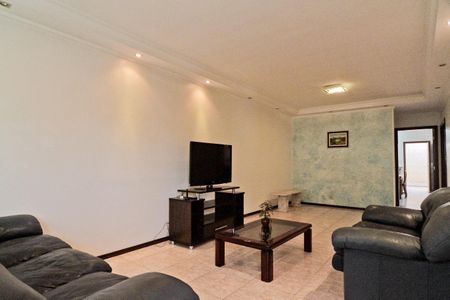 Casa à venda com 320m², 3 quartos e 10 vagasSala