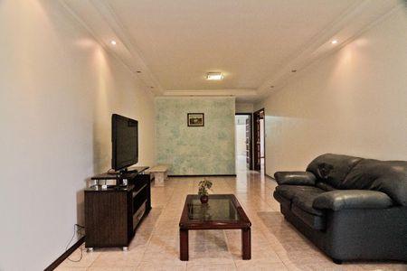 Casa à venda com 320m², 3 quartos e 10 vagasSala