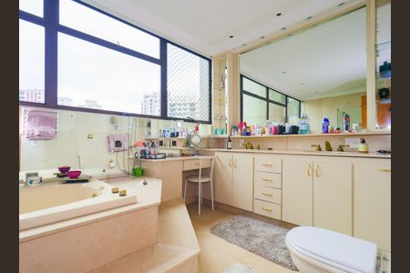 Apartamento para alugar com 520m², 3 quartos e 4 vagasBanheiro da Suíte 1