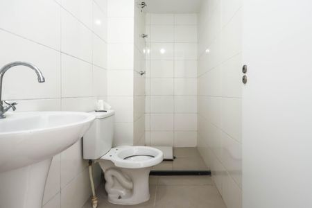 Banheiro Social de kitnet/studio para alugar com 1 quarto, 24m² em Sacoma, São Paulo