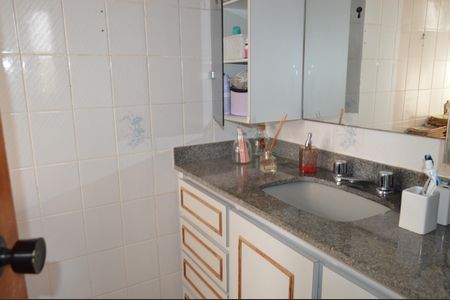 Apartamento à venda com 117m², 3 quartos e 2 vagasBanheiro da Suíte