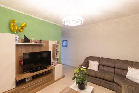 Casa à venda com 268m², 4 quartos e 2 vagas Casa à venda com 268m², 4 quartos e 2 vagasSala