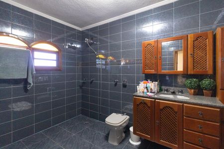 Casa à venda com 268m², 4 quartos e 2 vagas Casa à venda com 268m², 4 quartos e 2 vagasBanheiro da suíte