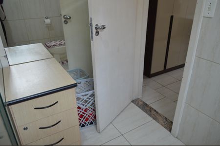 Casa à venda com 180m², 3 quartos e 2 vagasBanheiro da Suíte 2