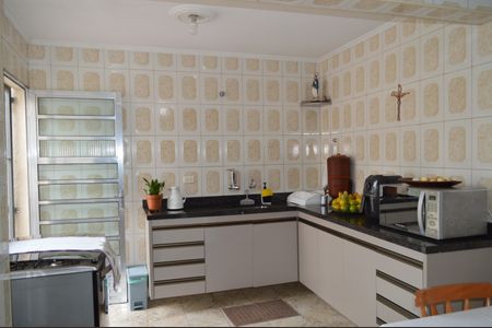 Casa à venda com 180m², 3 quartos e 2 vagasCozinha