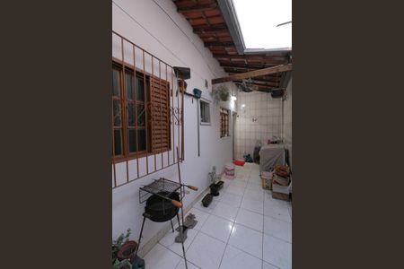 Casa de condomínio à venda com 60m², 2 quartos e 1 vagaÁrea de Serviço