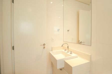 Apartamento à venda com 146m², 3 quartos e 4 vagasBanheiro da Suíte 2