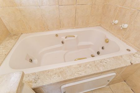 Apartamento à venda com 135m², 2 quartos e 2 vagas Apartamento à venda com 135m², 2 quartos e 2 vagasBanheiro da Suíte 1